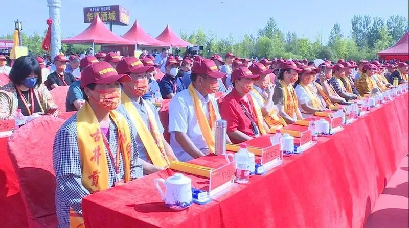 把“父母”请进“盛典”，古井秋酿将“暖心”进行到底！