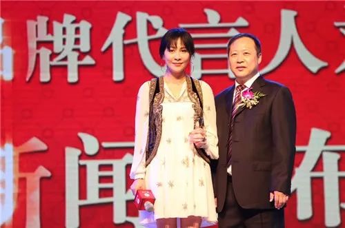 上市前夜撤回申请,“燕窝第一股”梦碎:年销15亿却深陷信任危机