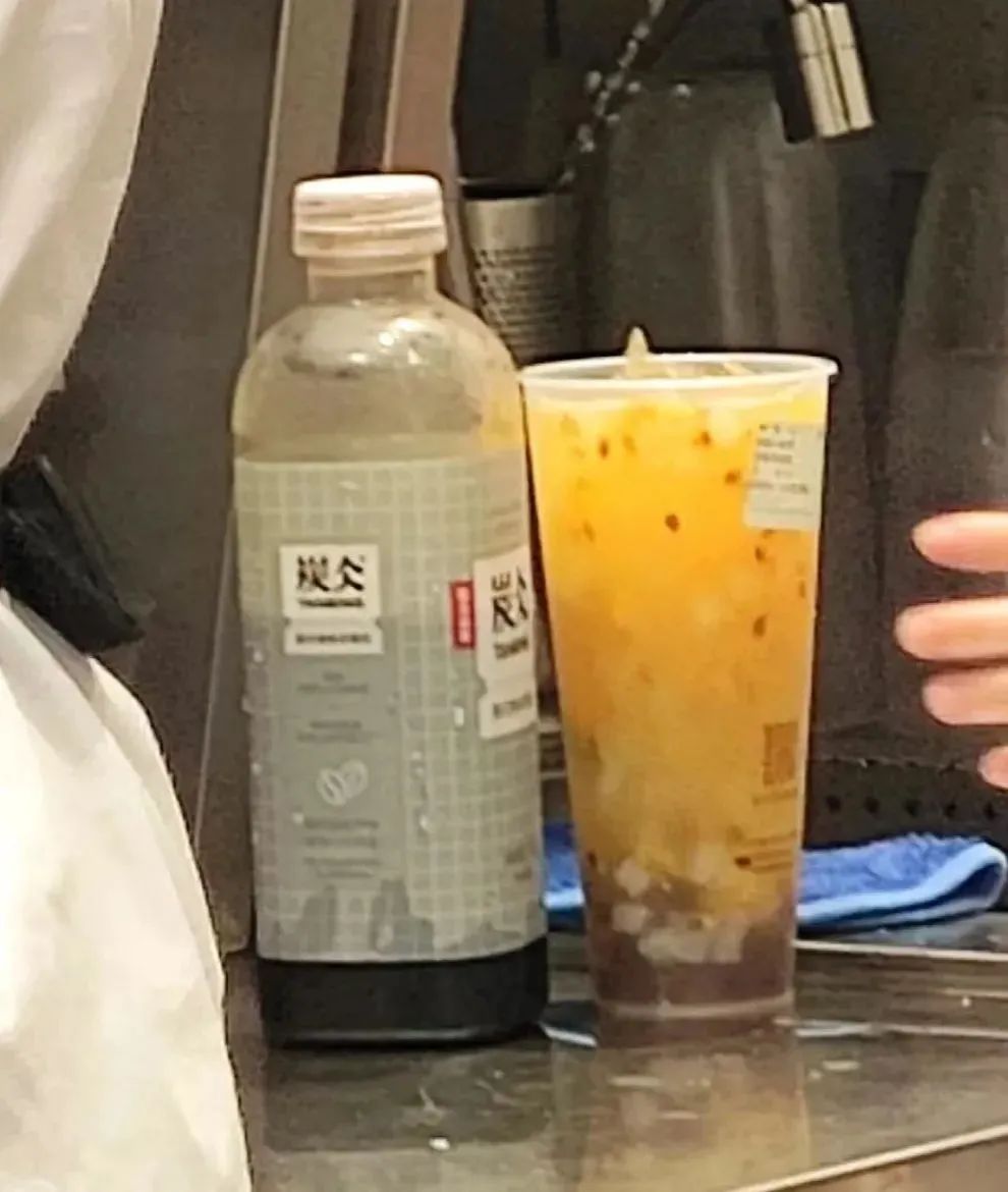 侧翼出击，农夫山泉再推咖啡新品“发力”奶茶店！