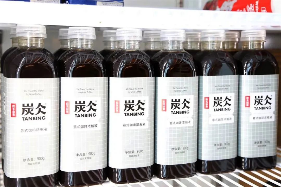 侧翼出击，农夫山泉再推咖啡新品“发力”奶茶店！