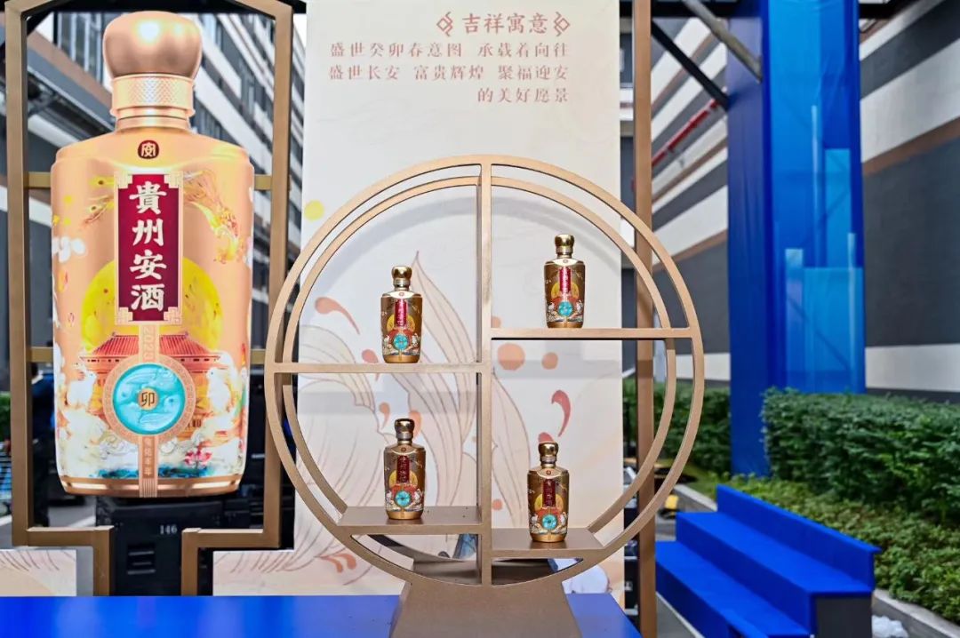投粮4万吨,启动首届封藏,塑造“安”文化,安酒用行动宣示“长期”酱酒战略和致力“稳坐头部”努力