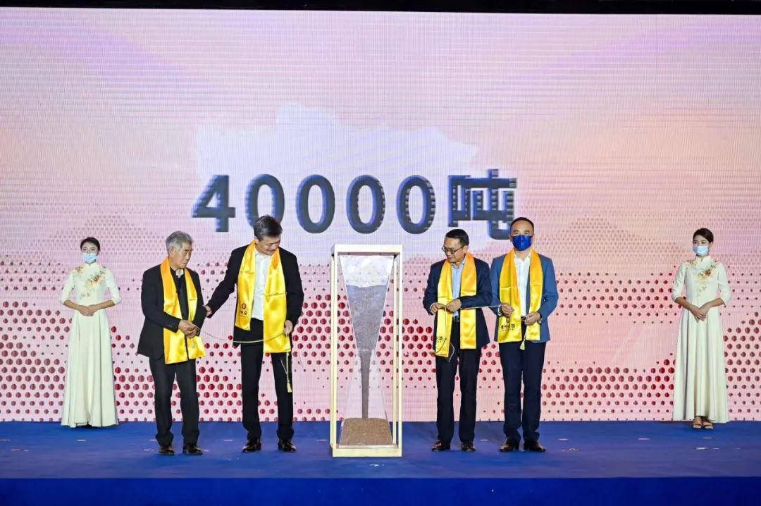 投粮4万吨,启动首届封藏,塑造“安”文化,安酒用行动宣示“长期”酱酒战略和致力“稳坐头部”努力