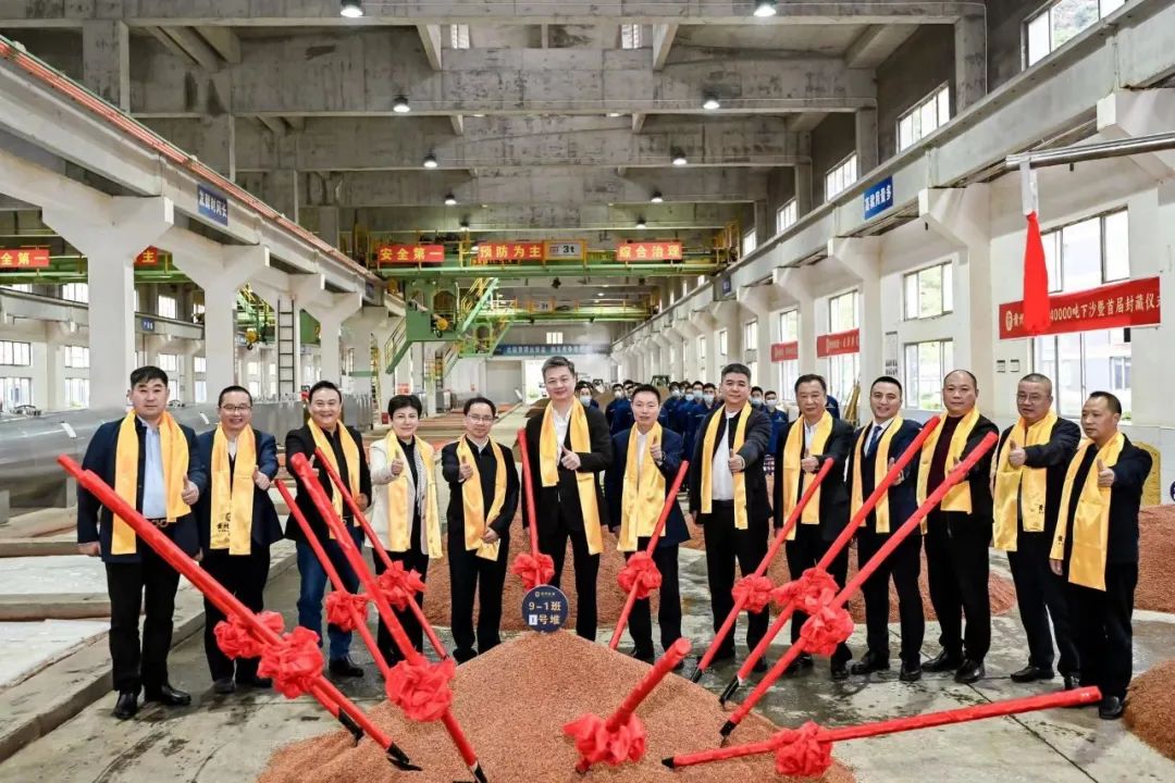 投粮4万吨,启动首届封藏,塑造“安”文化,安酒用行动宣示“长期”酱酒战略和致力“稳坐头部”努力
