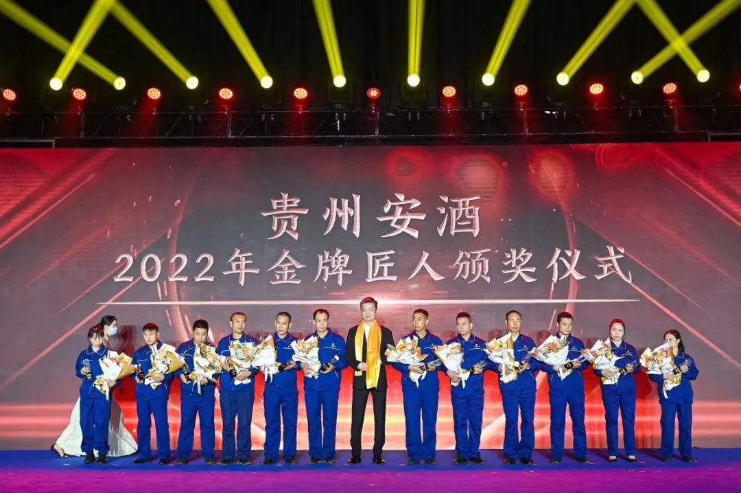 投粮4万吨,启动首届封藏,塑造“安”文化,安酒用行动宣示“长期”酱酒战略和致力“稳坐头部”努力