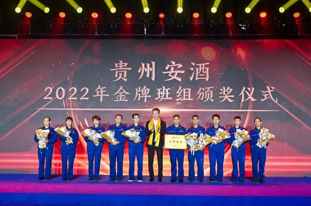 投粮4万吨,启动首届封藏,塑造“安”文化,安酒用行动宣示“长期”酱酒战略和致力“稳坐头部”努力