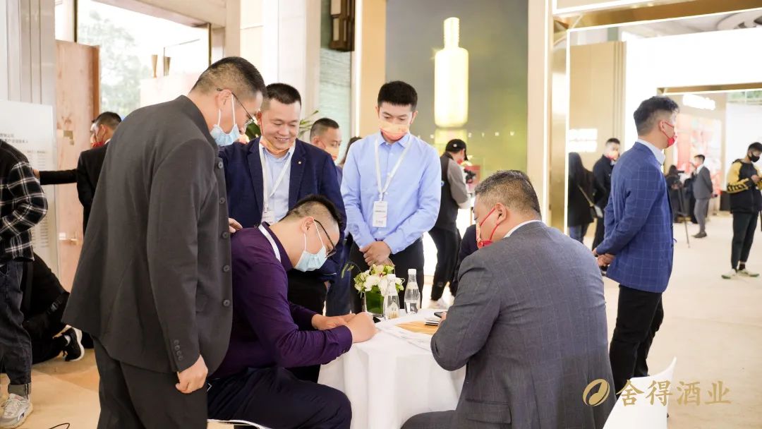 舍得酒业双品牌亮相糖酒会,“老酒+名酒”双加持势能强劲