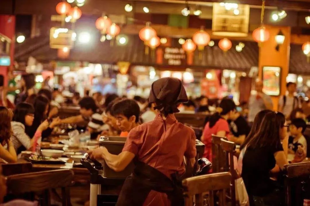 商场里的连锁餐饮,正掀起一场“逃离”风暴