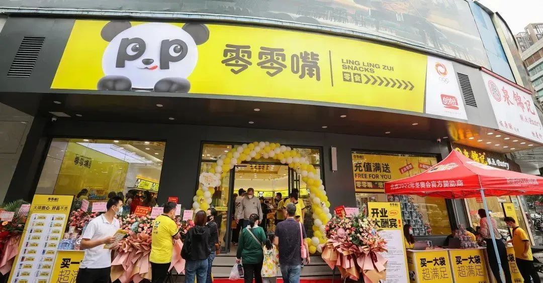盼盼、良品铺子入局,大佬们竞相“拥抱”,零食集合店“火了”