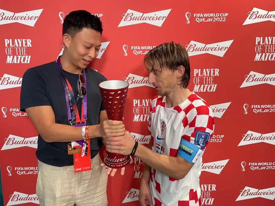 推首款数字化啤酒，百威抢“戏”世界杯！