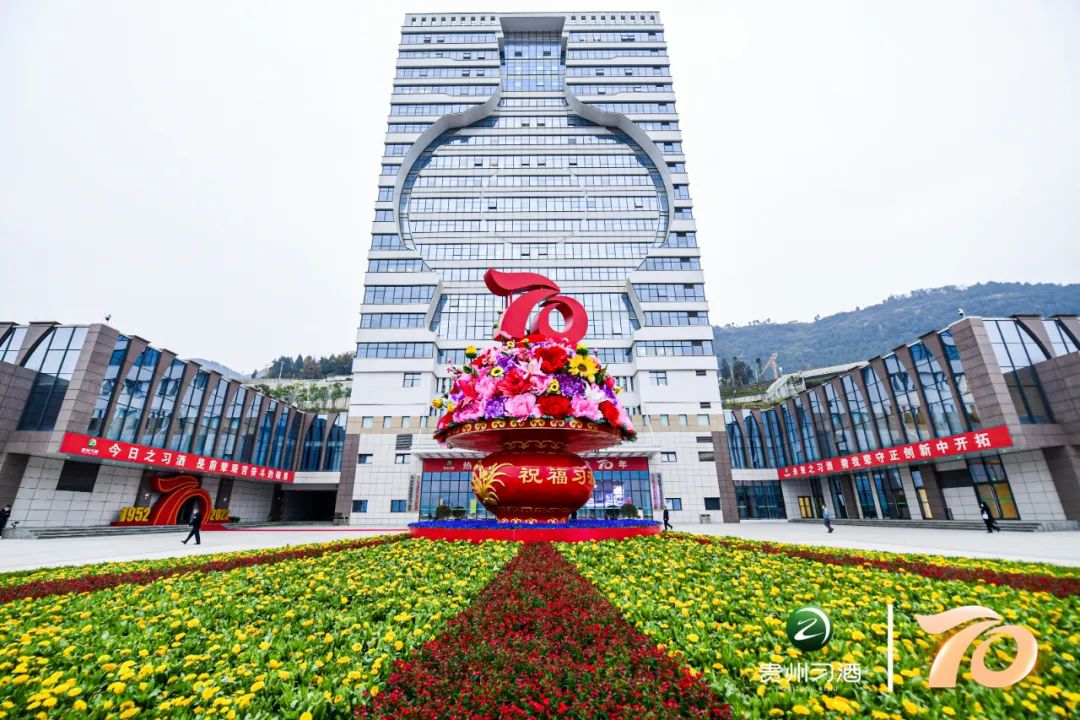 世界本没有路,但习酒70年偏偏走出了“习酒路”