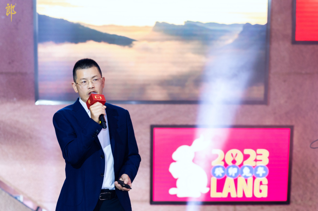 郎酒2022十大图片,藏着跨越200亿的新密码?