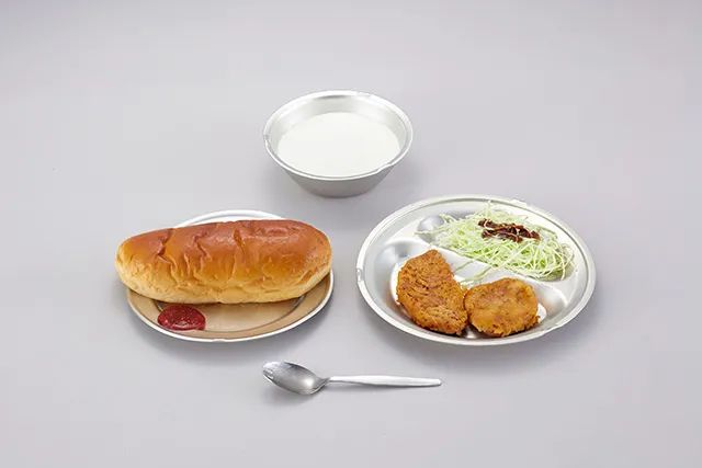 在日本面包主食化，竟是因为推行了半世纪的校餐制度