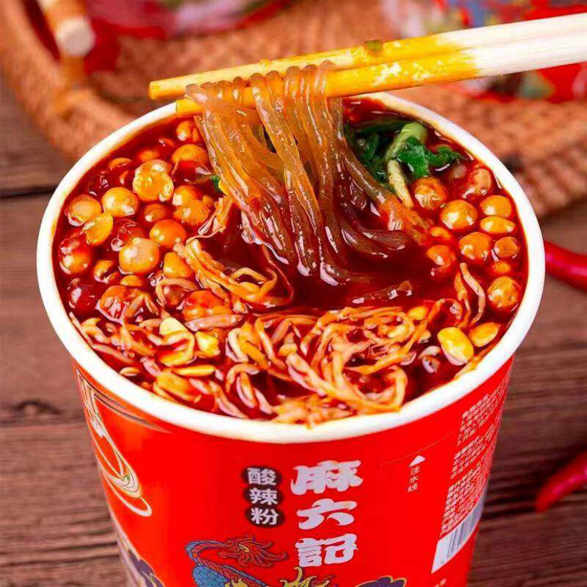 张兰卖爆酸辣粉,年营收超10亿的食族人、嗨吃家能复制螺蛳粉的火爆吗?