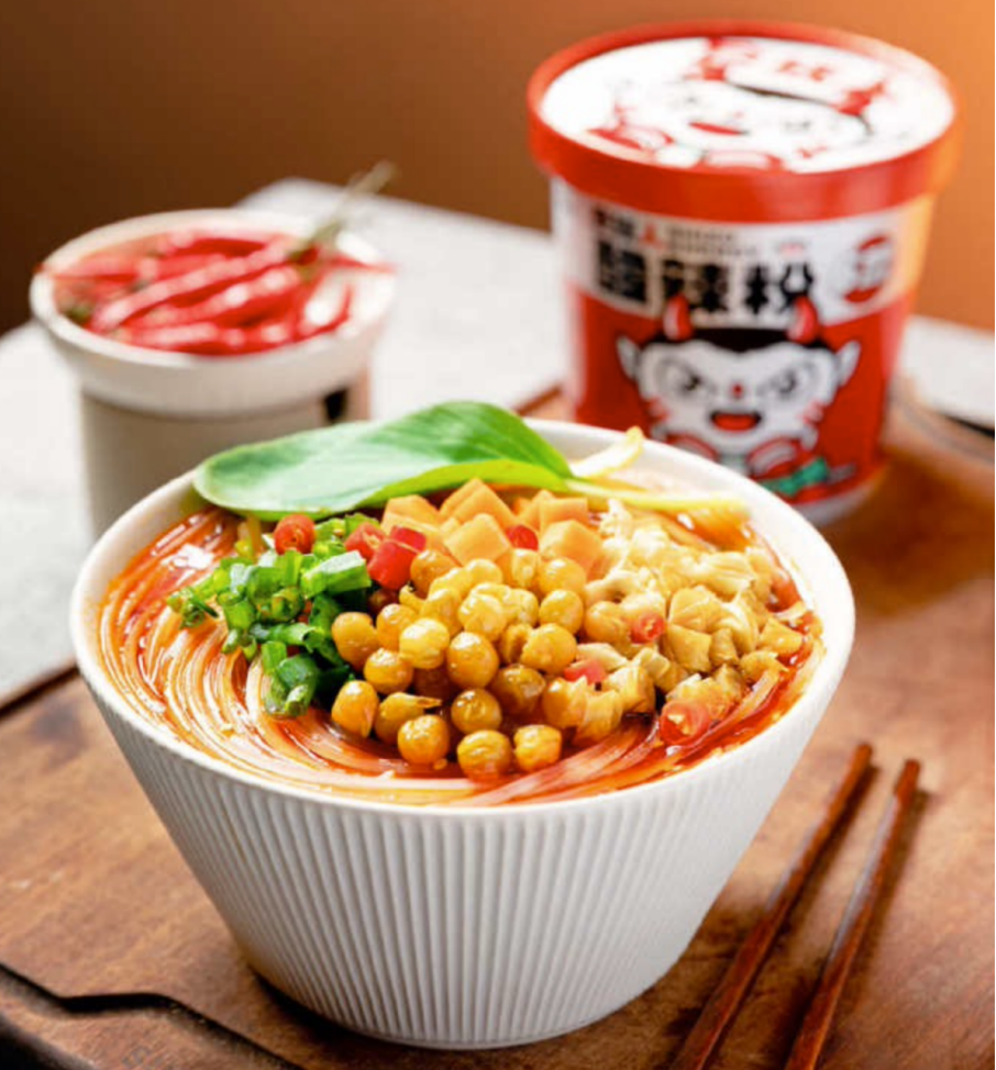 张兰卖爆酸辣粉,年营收超10亿的食族人、嗨吃家能复制螺蛳粉的火爆吗?