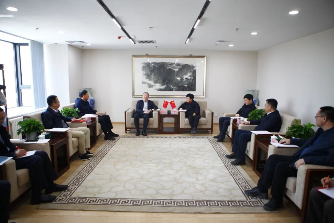 青州市委书记宋伟伟、云门酒业董事长汲英民一行到访中酒协