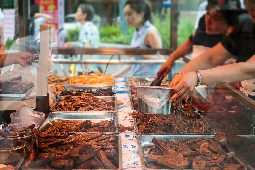 「卤味刺客」周黑鸭遭“背刺”