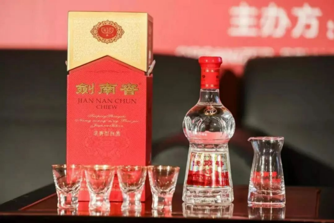 2023,酒企争抢2300亿宴席市场