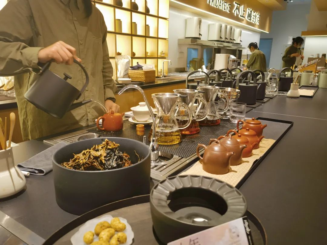 新茶饮没能复刻的星巴克“第三空间”，纯茶馆能吗？