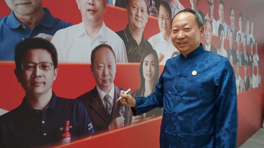 吴建峰荣膺“中国酿酒大师”称号