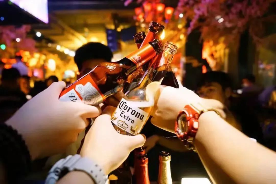 亏损或达16亿元,海伦司为谁敲响了警钟?