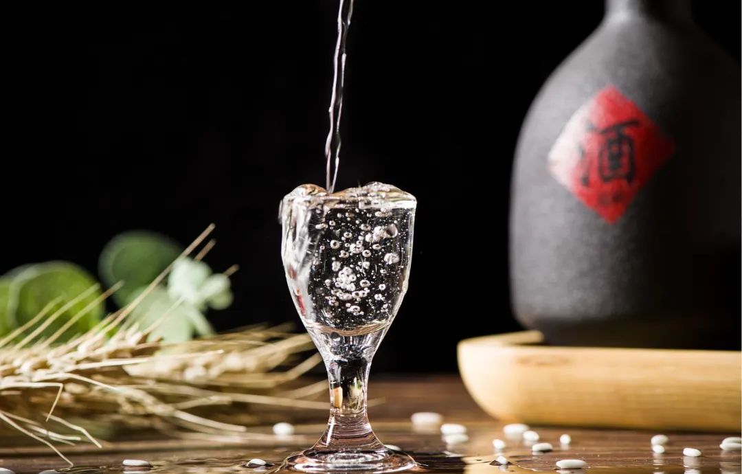 陷入夹缝的中小酒企,2023如何求生?