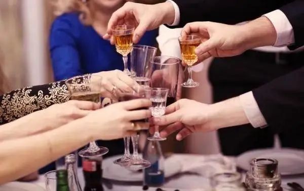 陷入夹缝的中小酒企,2023如何求生?
