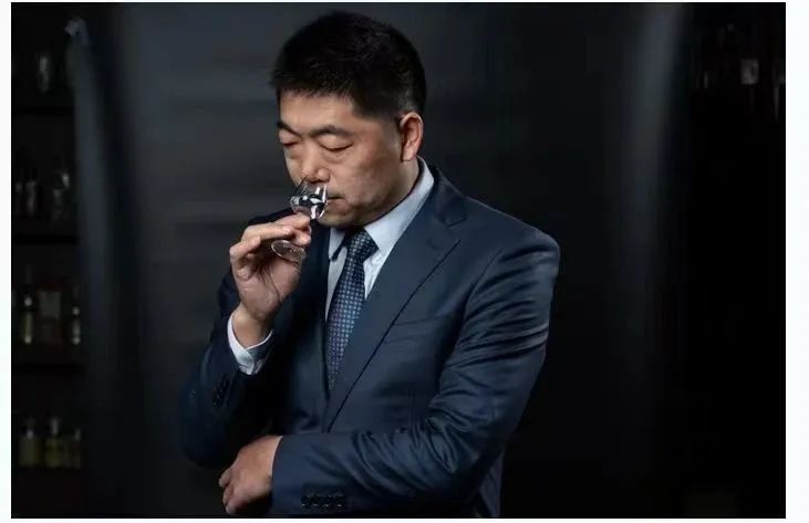 “硬核实力派”杨官荣：唯一四届国评的荆棘之路| 酩人
