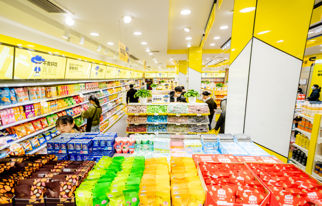 开店超2000家，「零食很忙」狂飙背后的战略与打法