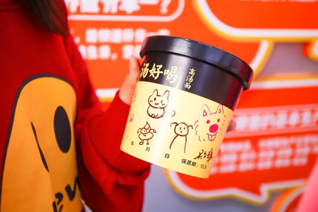 从白象泡面工厂的爆火，看品牌如何圈粉Z世代