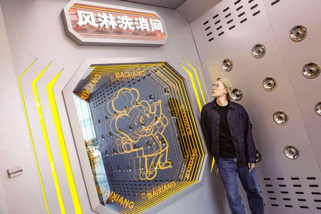 从白象泡面工厂的爆火,看品牌如何圈粉Z世代