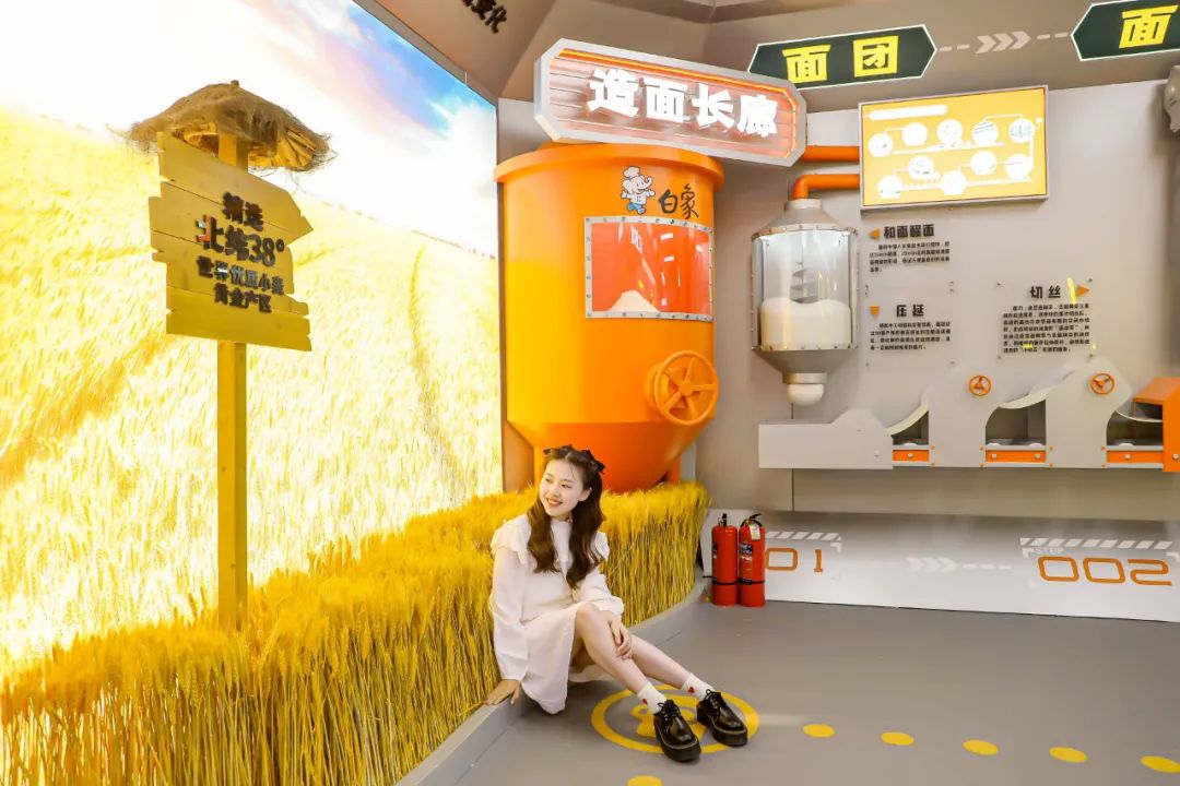 从白象泡面工厂的爆火,看品牌如何圈粉Z世代