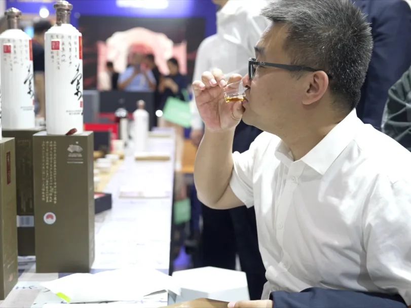 现代版曲水流觞？会稽山兰亭在成都春糖又“圈粉”了