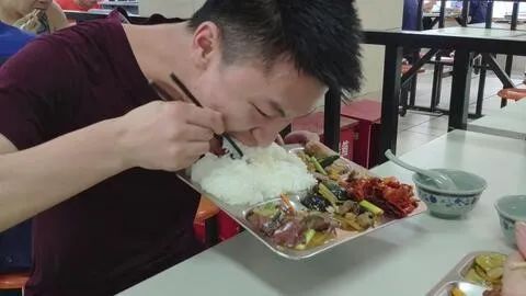 15块钱40个菜,物美价廉还量大:全网打卡的“工地盒饭”,正在悄悄变味