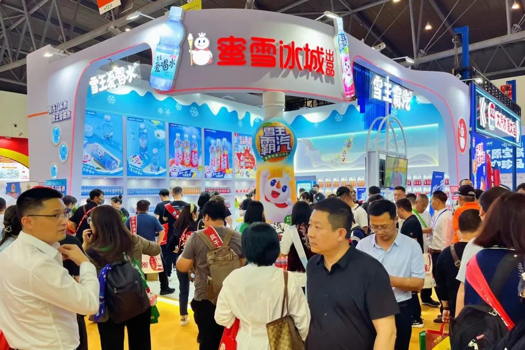 “雪王霸汽”亮相糖酒会,但蜜雪冰城的野心不仅是气泡水