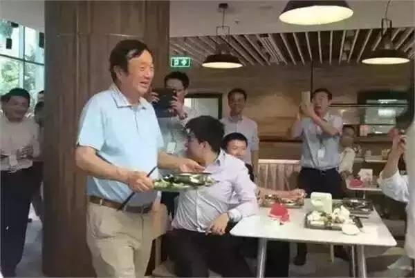 最节俭的亿万富豪:宗庆后的布鞋,刘永好的发型……