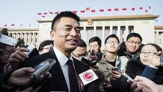 最节俭的亿万富豪:宗庆后的布鞋,刘永好的发型……