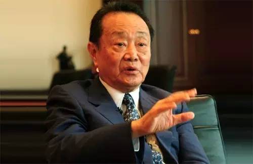 最节俭的亿万富豪:宗庆后的布鞋,刘永好的发型……
