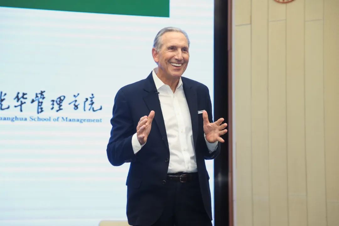 “星巴克之父”霍华德·舒尔茨来中国的这两天，有点忙！
