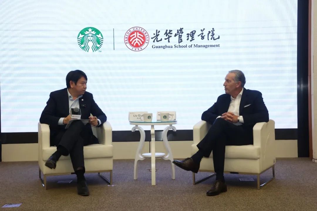 “星巴克之父”霍华德·舒尔茨来中国的这两天，有点忙！
