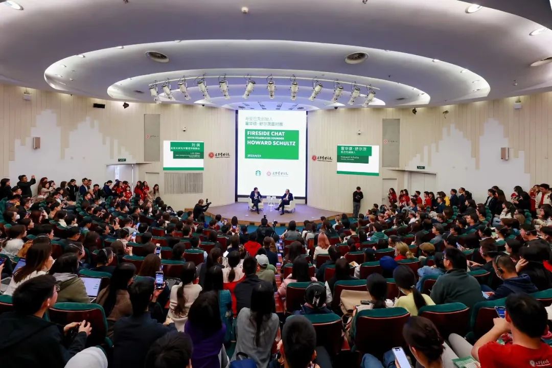 “星巴克之父”霍华德·舒尔茨来中国的这两天，有点忙！