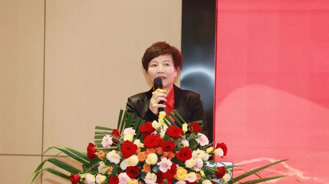 酒业新时代的“民酒”典范是：人民小酒？