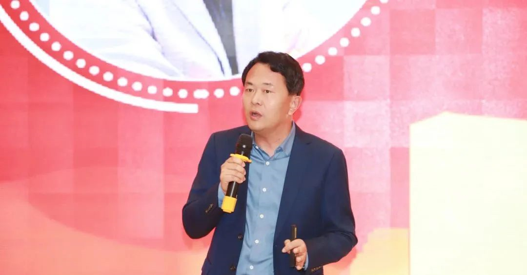 酒业新时代的“民酒”典范是：人民小酒？