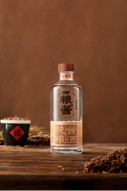 发力大众酱香，43度椰岛粮酱精品“诚意上市”