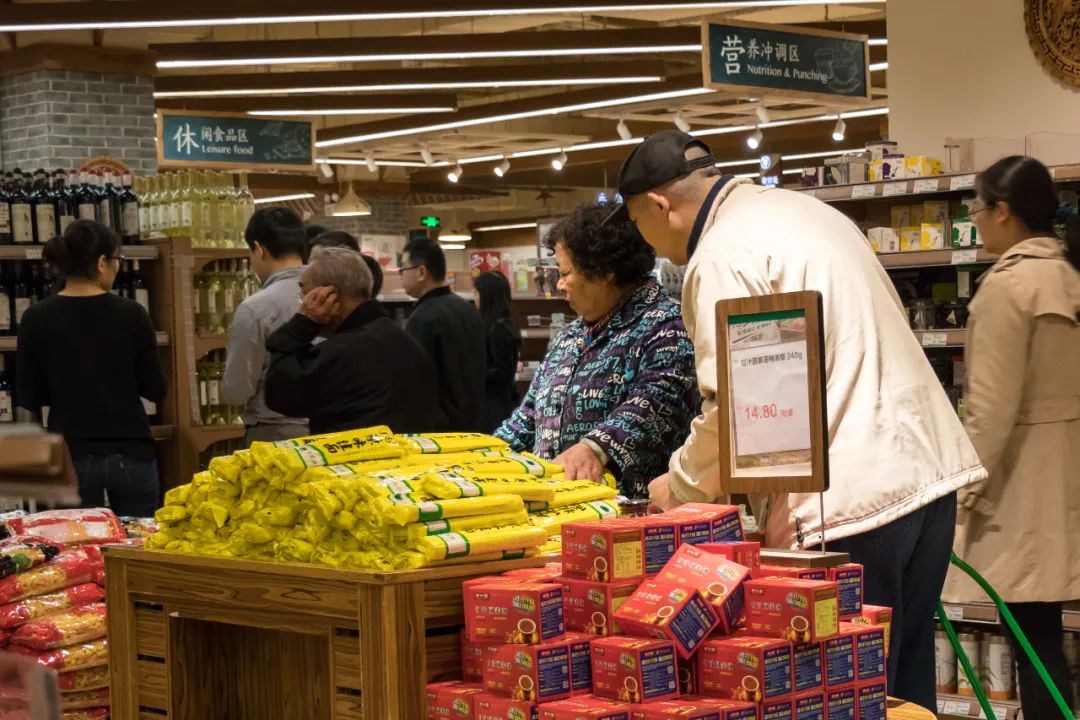 量贩零食店，逼垮经销商？