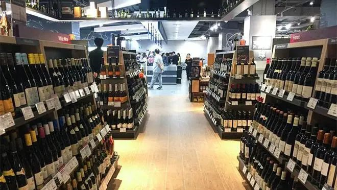 葡萄酒继续“跌跌不休”，酒商仅能将其当作“边缘产品”运营？