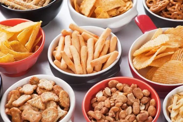 财报看势 | 休闲食品：线上镀金，线下变阵