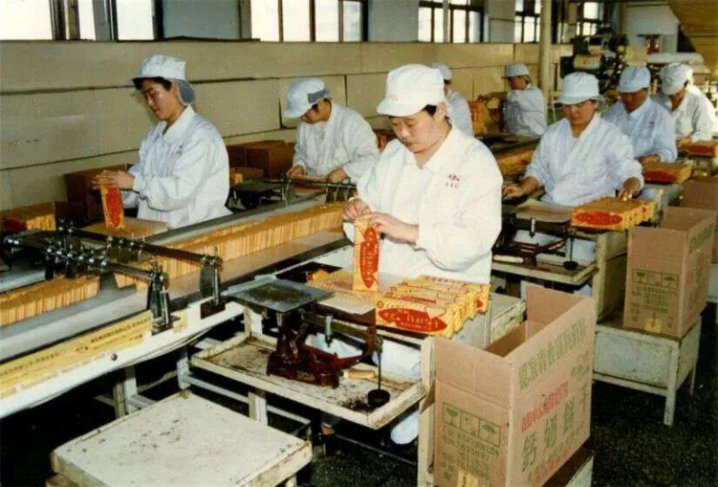 一年卖出3万吨，钙奶饼干是如何拿捏几代山东人？