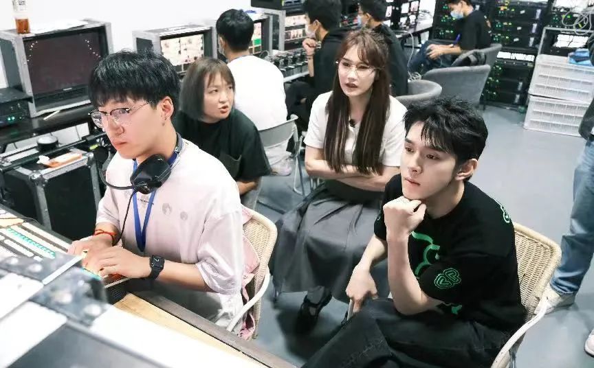 李佳琦的老板，默默攒了160亿身家