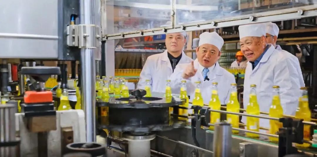 食业头条对话兰世立：前湖北首富再创业，如何“挑战”整个饮料江湖 ?