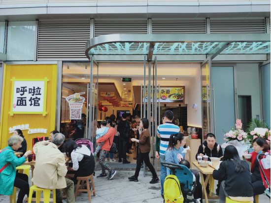 三年逆势开店60家，获中国快餐百强企业称号，这家重庆本土连锁小面馆凭什么？